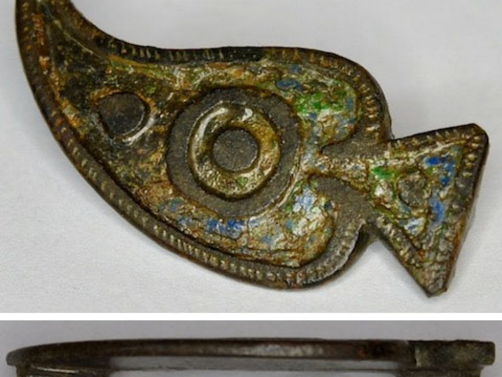 Beautiful Roman composite plate Brooch with decoration of coloured enamel