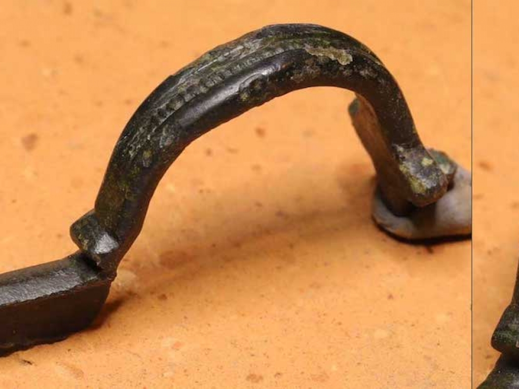 Roman Bow Brooch